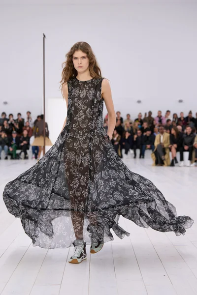 Look 25